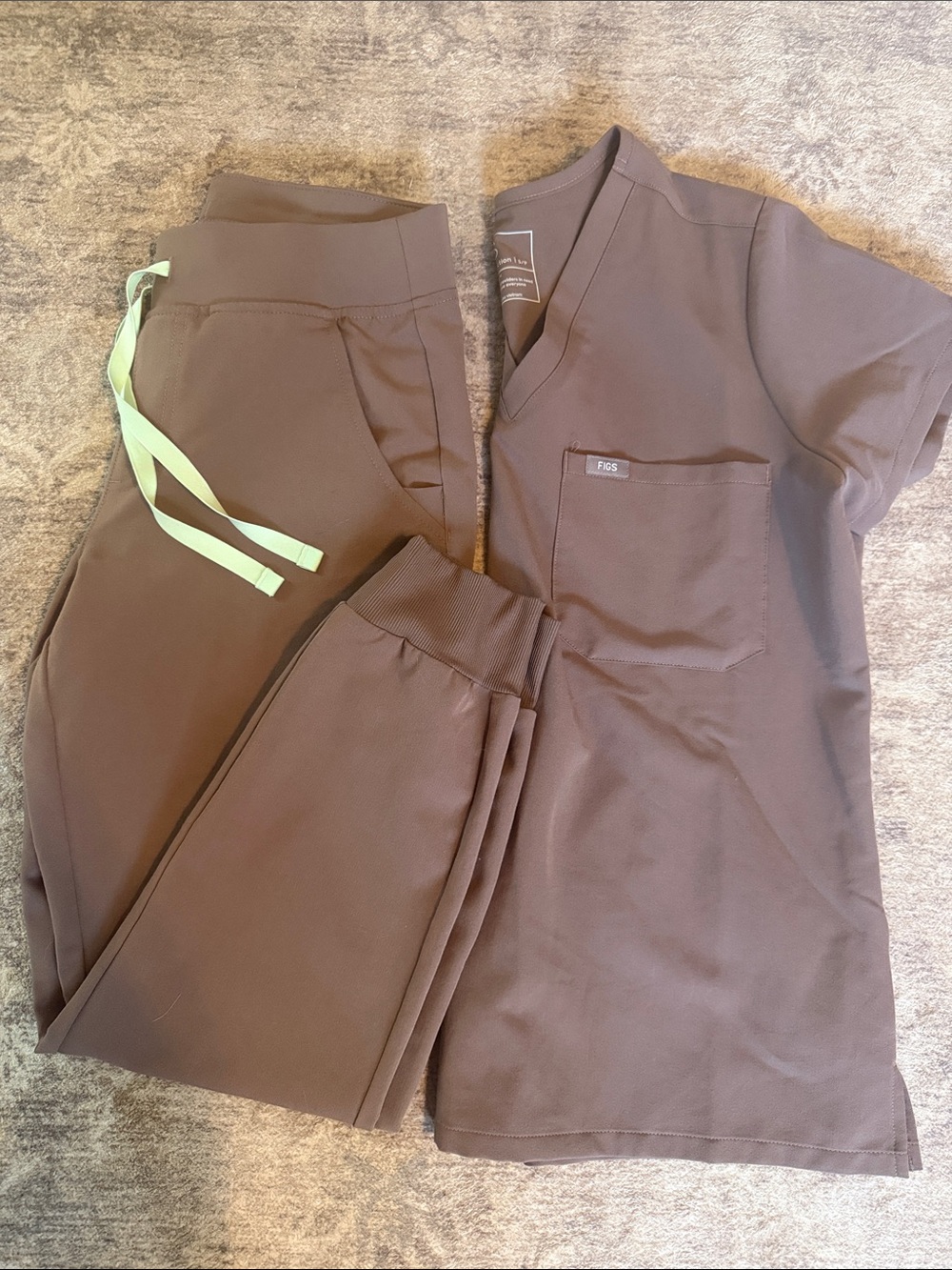 FIGS Women's Smokey Taupe Scrub Set- Zamora Joggers XS P & Catarina SP